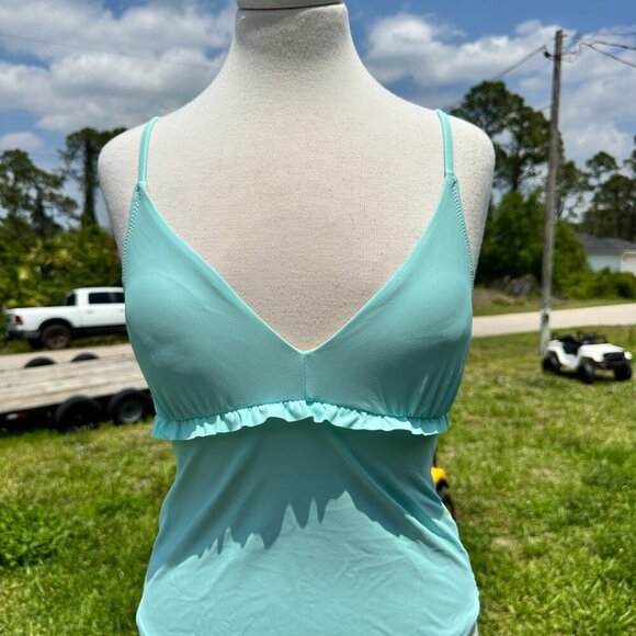 Old Navy V-Neck Ruffle-Trimmed Tankini Swim Top NWOT - Picture 4 of 8